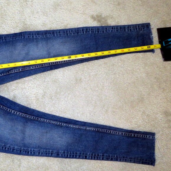 Zara 1975 Denim Sz 4 Denim Skinny Jeans Medium Blue Wash Subtle Distressed Look - Picture 13 of 16